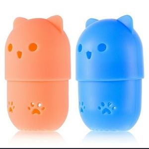 Cat shaped silicone foundation sponge case